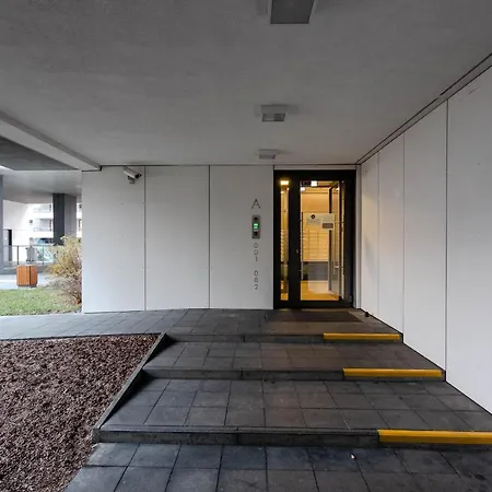 아파트 Chill Wola Center